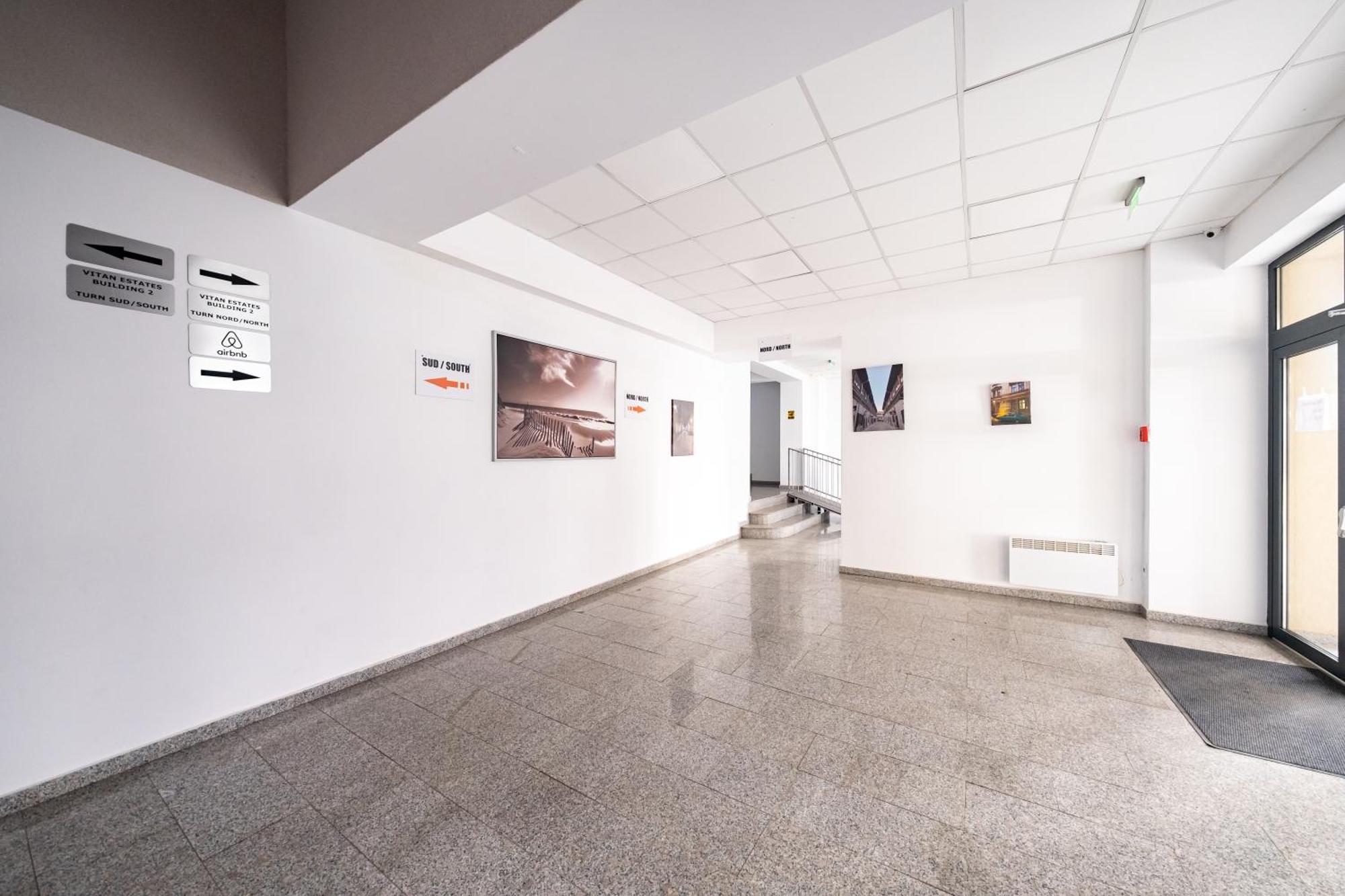 The Golden Studio - With Free Gym Бухарест Екстер'єр фото
