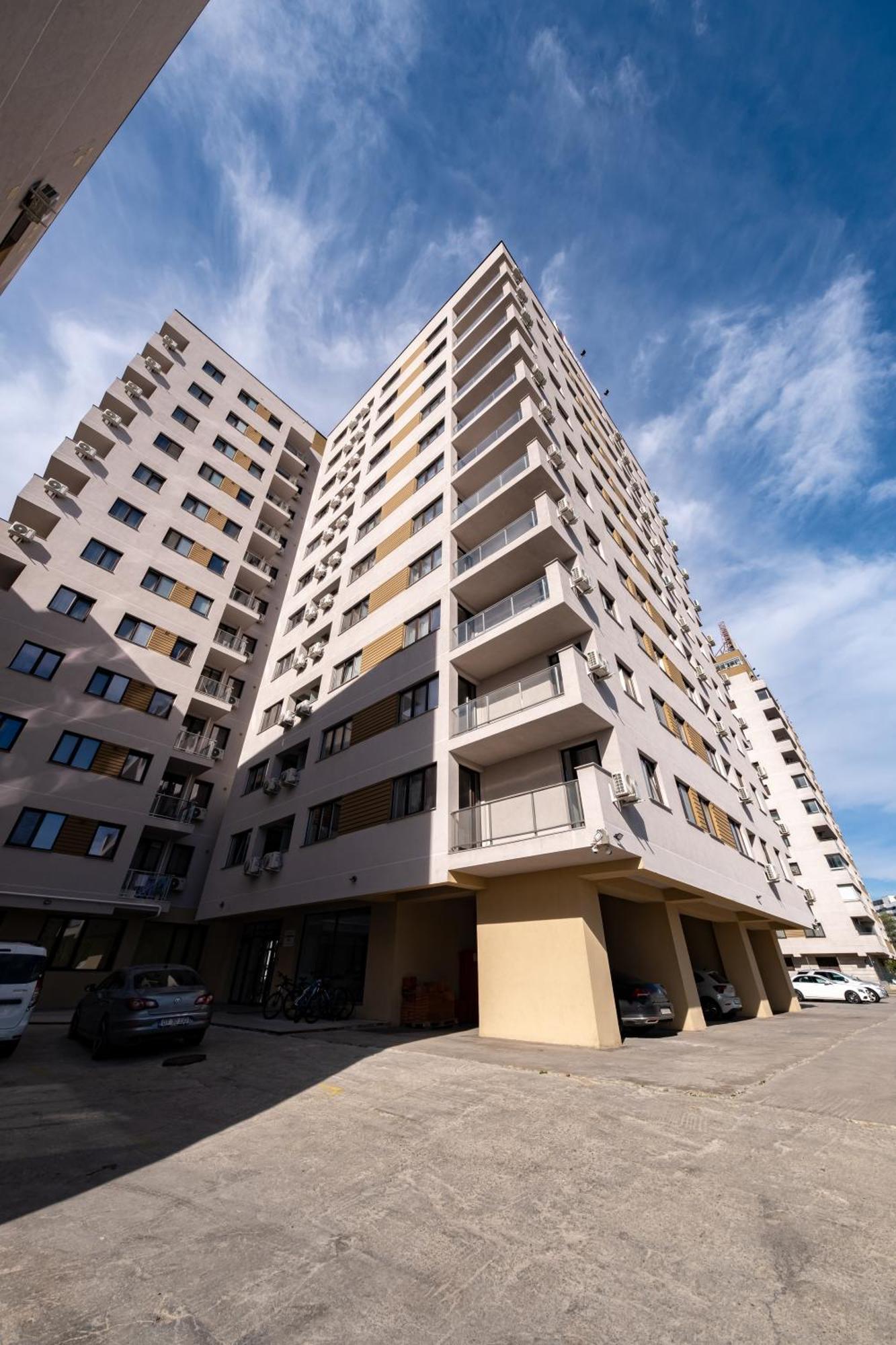The Golden Studio - With Free Gym Бухарест Екстер'єр фото