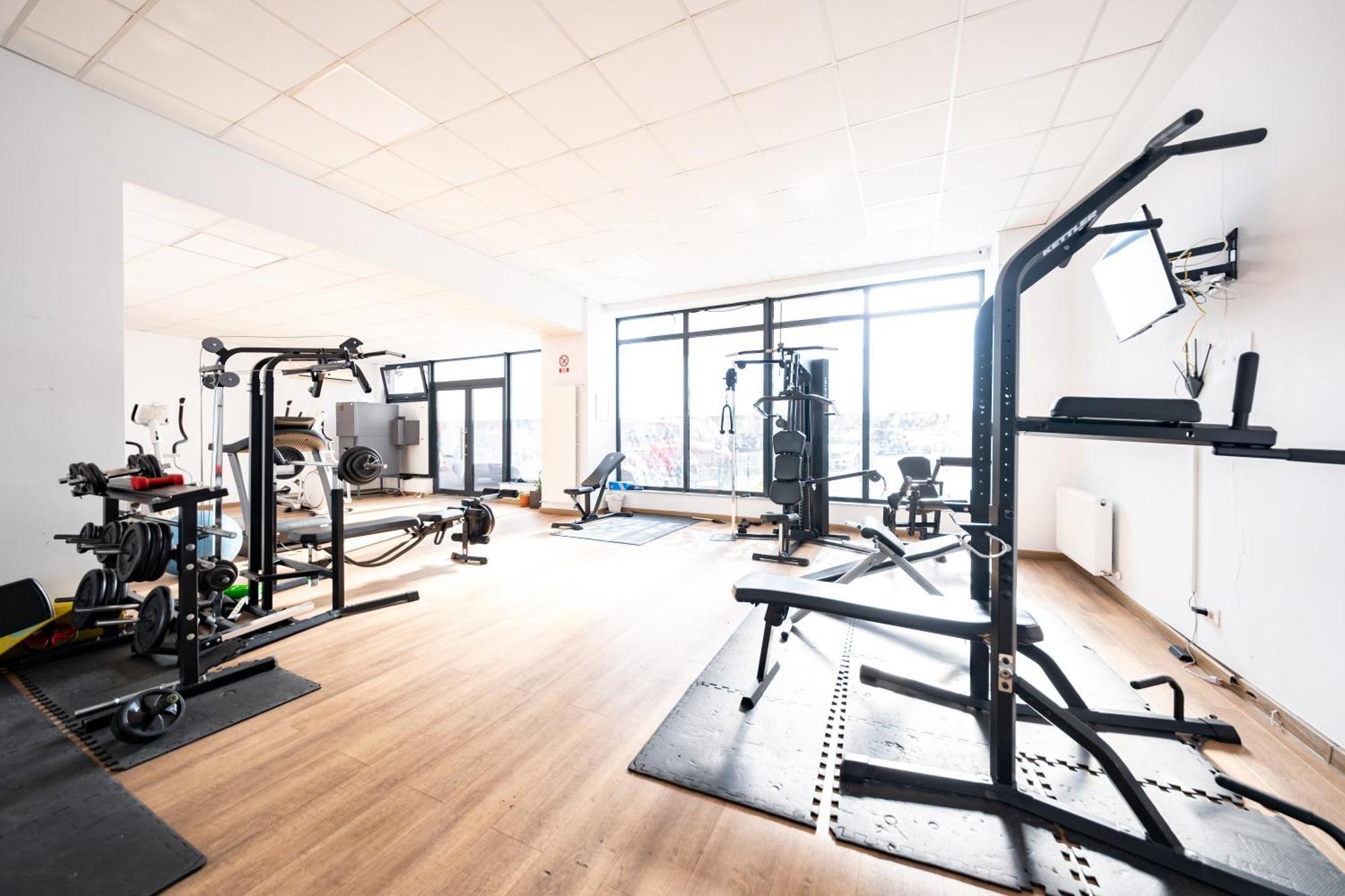 The Golden Studio - With Free Gym Бухарест Екстер'єр фото